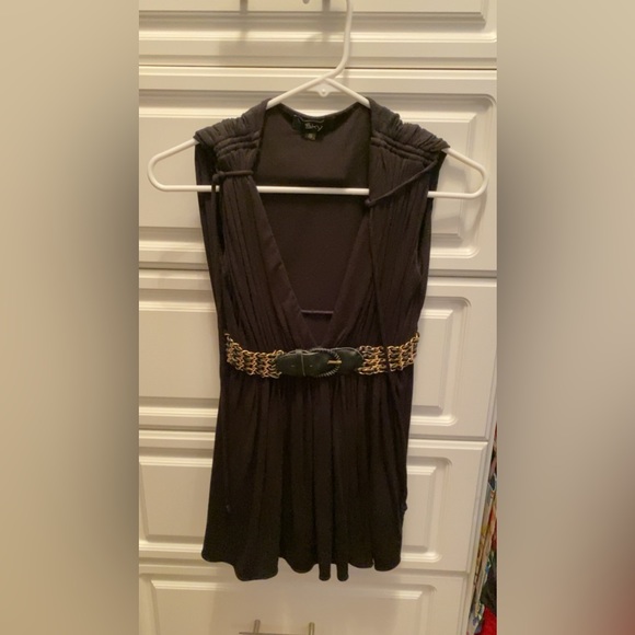 Sky Tops - Sky shirt in black with gold accents